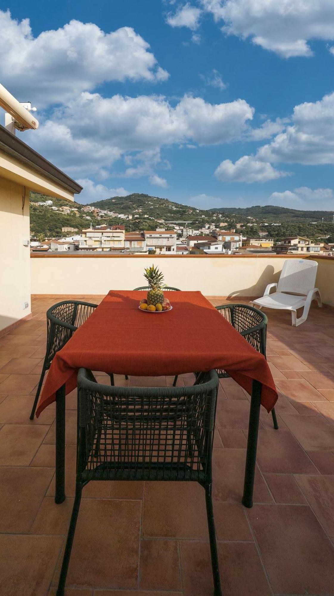 Magico Apartments - 450M Dalla Spiaggia Capo d'Orlando Luaran gambar