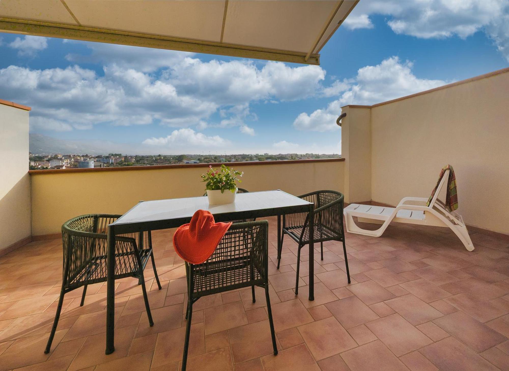 Magico Apartments - 450M Dalla Spiaggia Capo d'Orlando Luaran gambar