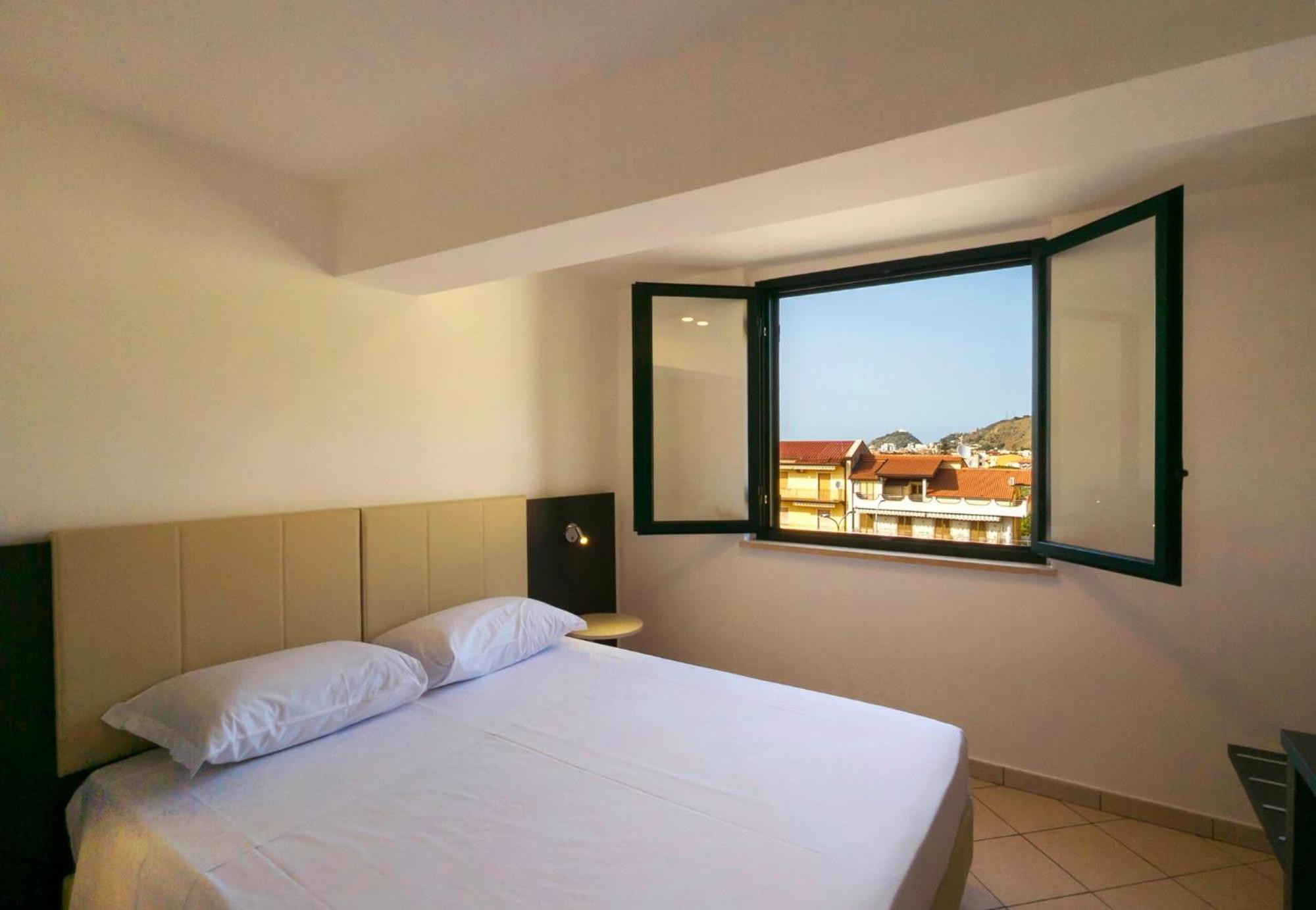 Magico Apartments - 450M Dalla Spiaggia Capo d'Orlando Luaran gambar